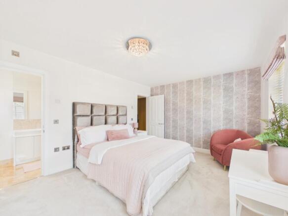 5 bed Detached for sale Image 12