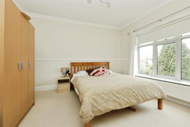 4 bed Semi-Detached for sale Image 11