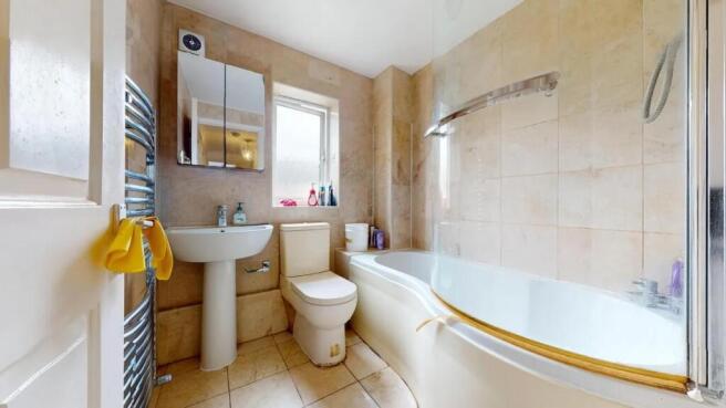 Bright and well-maintained bathroom suite featu...