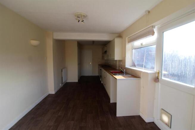 Kitchen 2.JPG