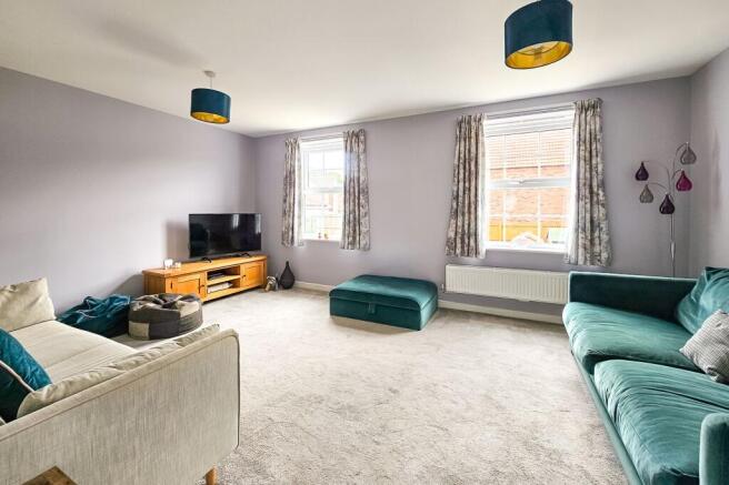 4 bed Semi-Detached for sale Image 10