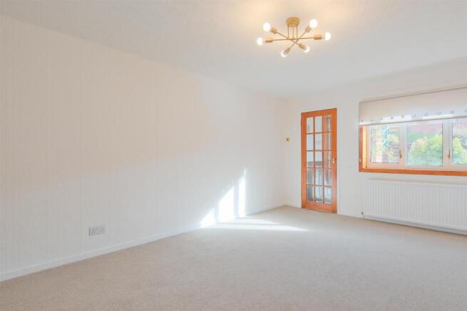 011-5 Mayfield Place, Carluke ML8 4HQ.jpg