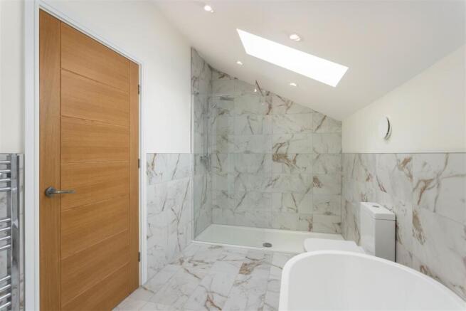 4 bed Semi-Detached for sale Image 8