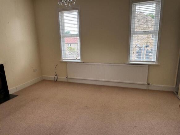 3 bed Terraced to rent Image 8