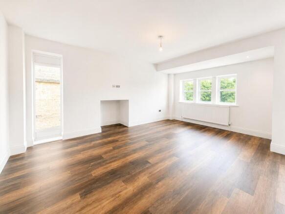 4 bed Semi-Detached to rent Image 5
