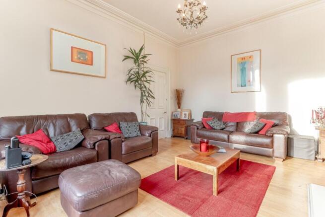 7 bed House for sale Image 4