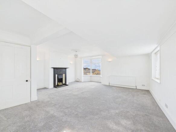 2 bed Flat for sale Image 6