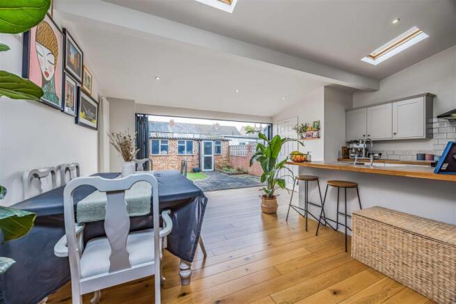 9 Lakeside Avenue, Portsmouth-Small-PorticoMarketi