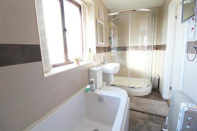 EN SUITE