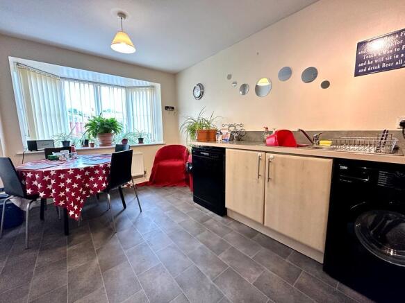 Kitchen diner.jpg