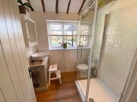Annexe shower roo...
