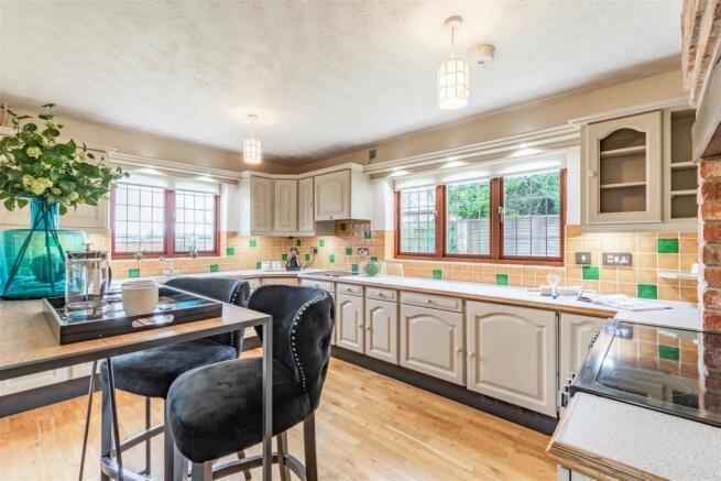 8487991-interior01.jpg
