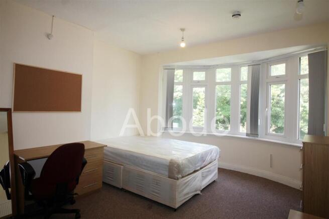 5 bed House to rent Image 8