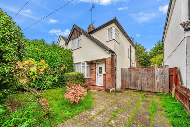 3-bed semi-detached on Hillside Grove, Chelmsford, CM2 9DA, £400,000