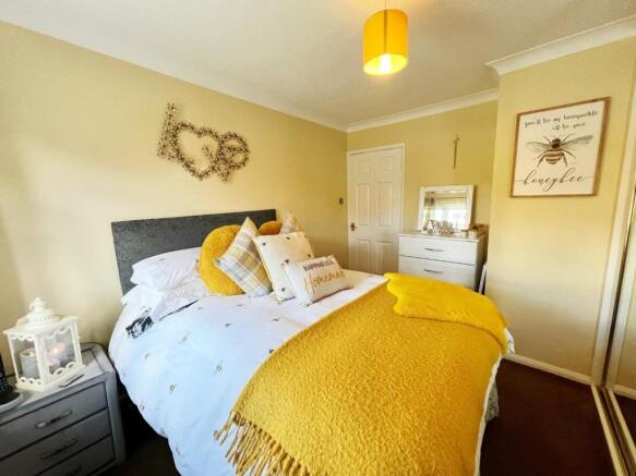 Bedroom 1 pic 2.jpg