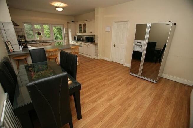 KITCHEN/BREAKFAST