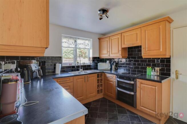 4 bed Detached for sale Image 7