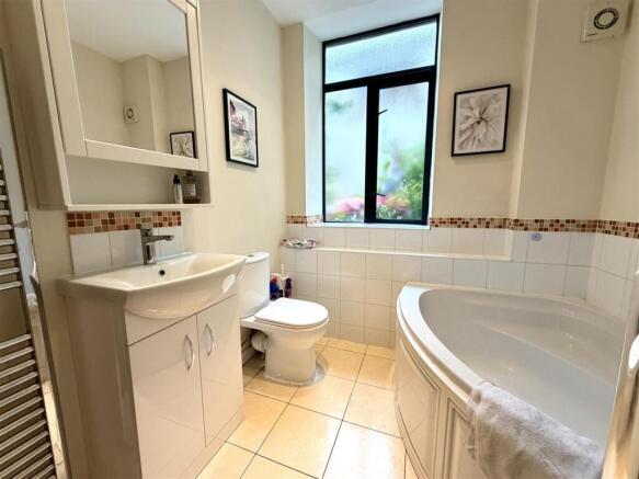 2 bed Apartment for sale Image 8