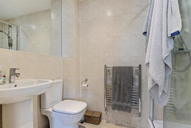 Pinwill Ensuite.jpg