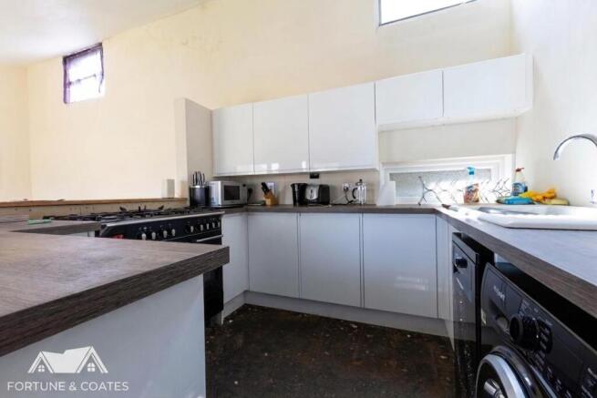 kitchen 4.jpg