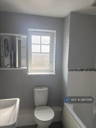 3 bed Flat to rent Image 10