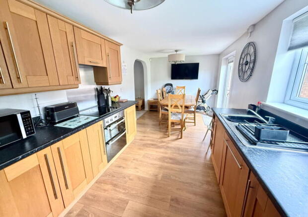 4 bed Detached for sale Image 7