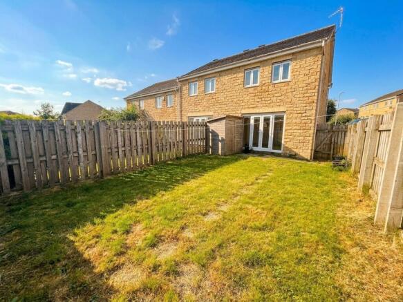 3 bed Semi-Detached to rent Image 12