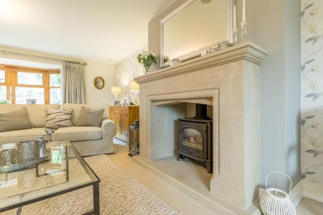 5 bed Detached for sale Image 8