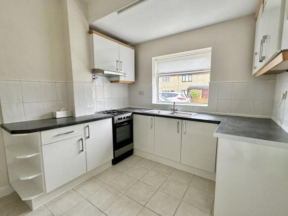 2 bed Terraced to rent Image 5