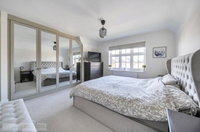 4 bed Detached for sale Image 12