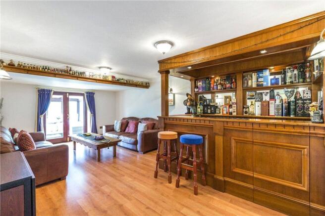 Sitting Room/Bar
