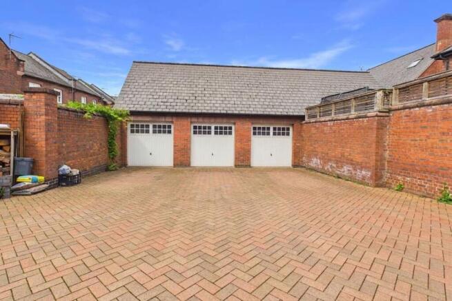 Driveway/Garage