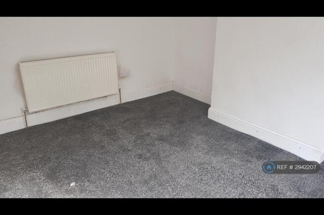 4 bed Semi-Detached to rent Image 11