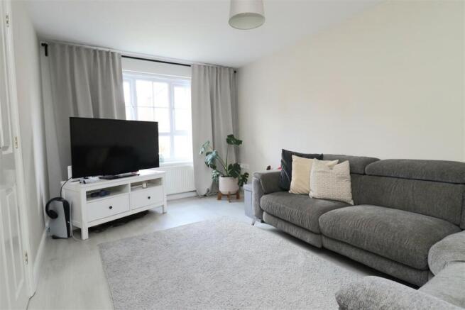 3 bed Semi-Detached for sale Image 4