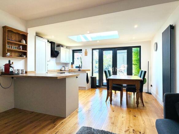 4 bed Semi-Detached for sale Image 6