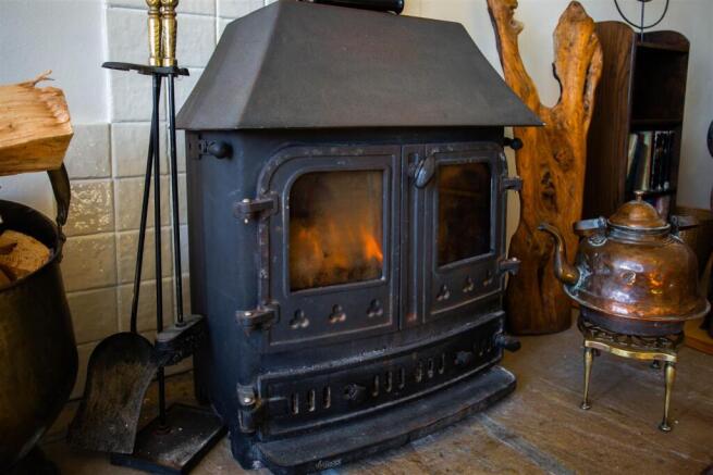Lounge stove