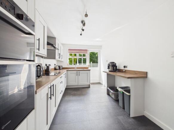 4 bed Detached for sale Image 5