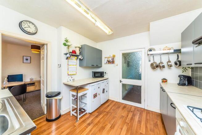 Kitchen: