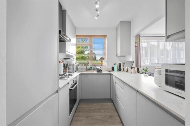 Flat 6, Malclom Lodge,-3.jpg