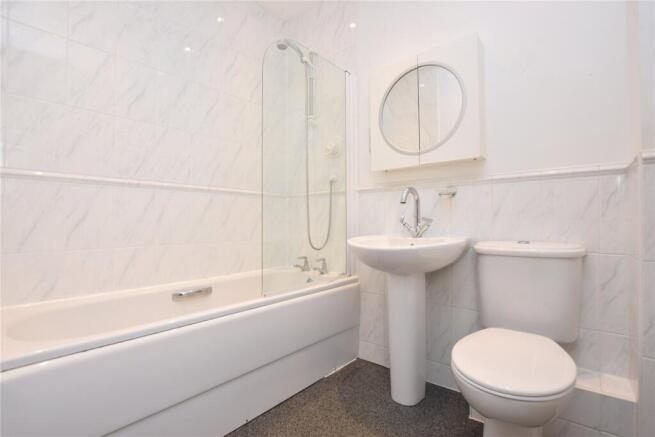 4 bed Town House to rent Image 6