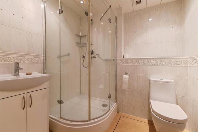 2 bed Ground Flat for sale Image 11