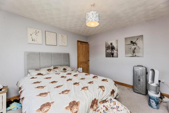 3 bed Semi-Detached for sale Image 10