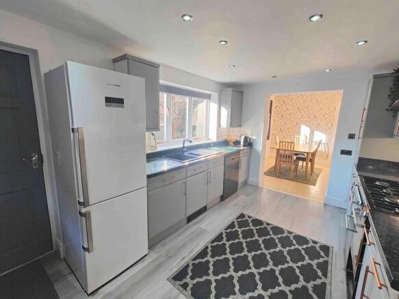 6 bed Detached for sale Image 8