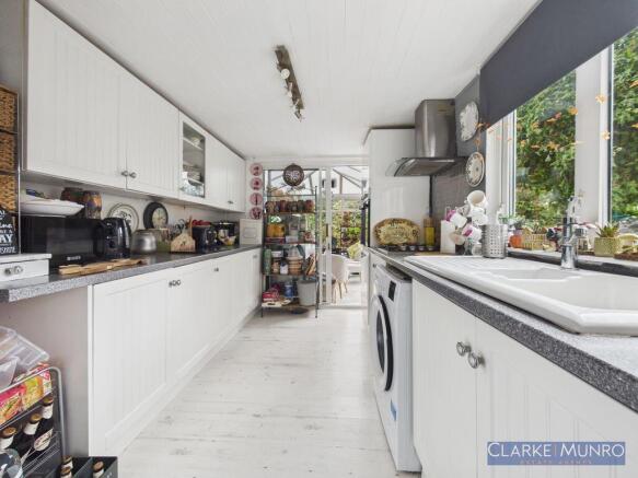 3 bed Semi-Detached for sale Image 6