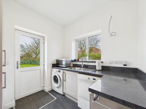 4 bed Detached for sale Image 12