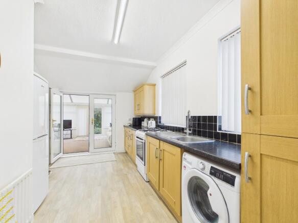 3 bed Semi-Detached for sale Image 8