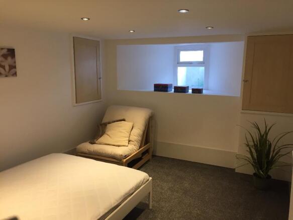 5 bed House Share to rent Image 5