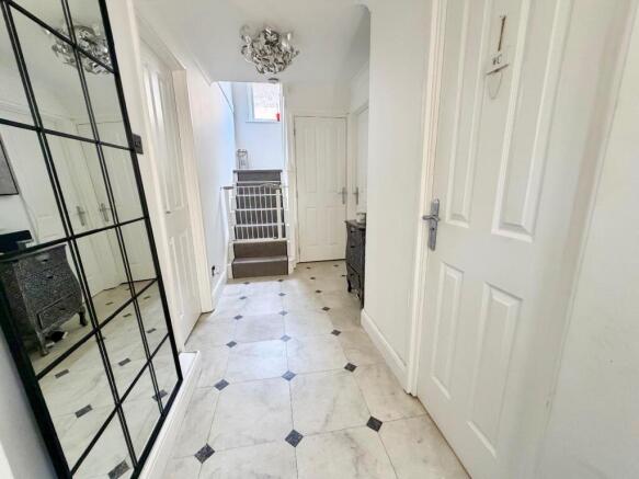 4 bed Detached for sale Image 4