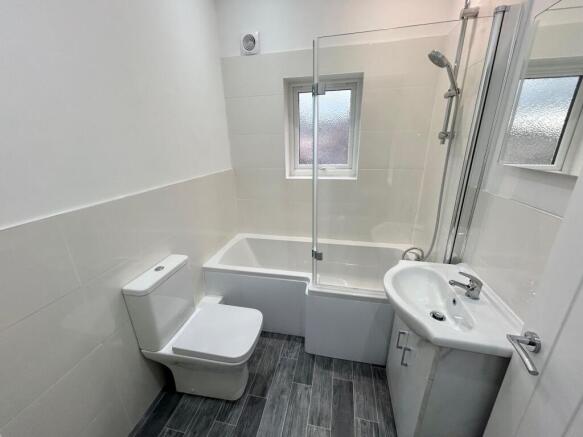 2 bed End of Terrace to rent Image 8