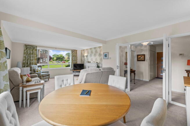 2 bed Ground Flat for sale Image 6